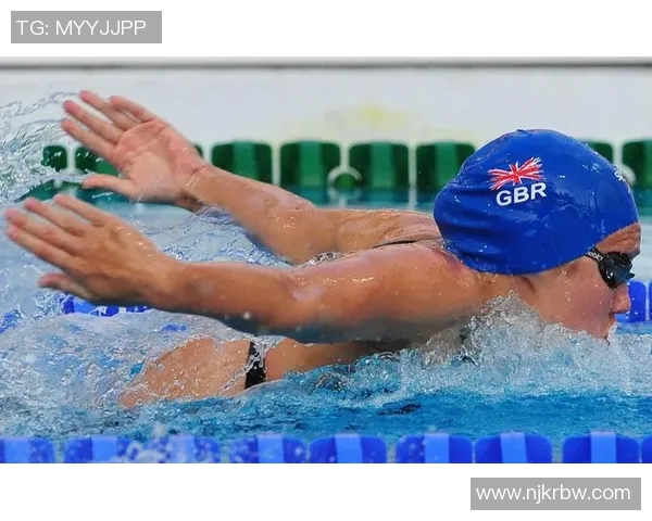 蝶泳技巧与训练方法解析，助力提升游泳表现与竞技水平